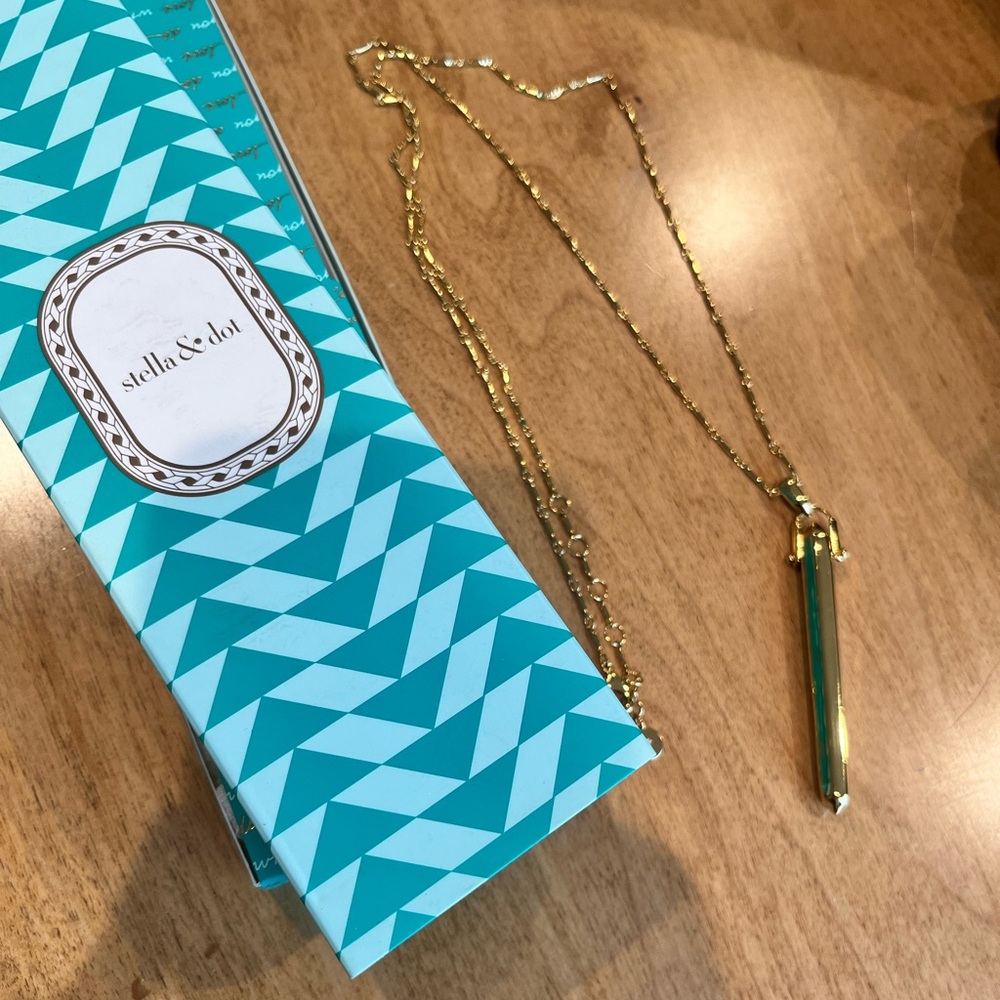 Stella and Dot Rebel Pendant Gold drop statement necklace